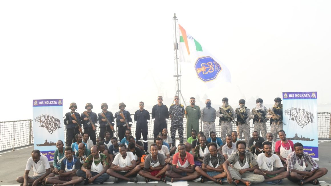 सोमालियाई लुटेरे: ऑपरेशन संकल्प के तहत भारतीय नौसेना ने इन 35 लुटेरों को दबोचा