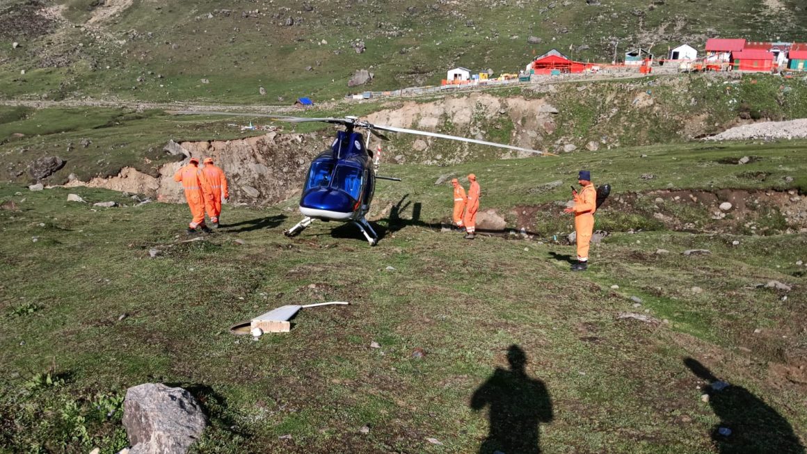 केदारनाथ में हेलीकॉप्टर की इमरजेंसी लैंडिंग, पायलट की सूझबूझ से टला हादसा