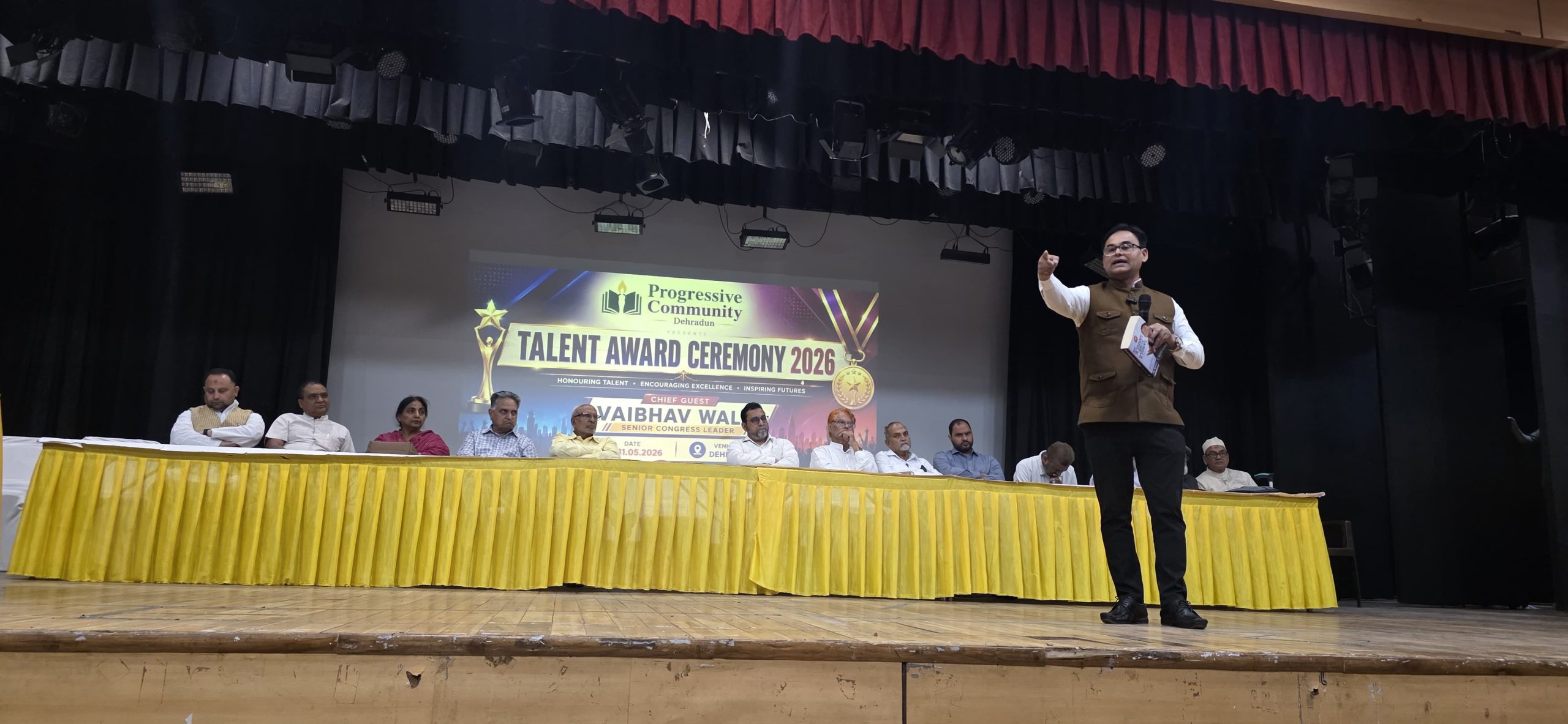 उर्दू पत्रकारिता के अग्रदूत मौलवी बकर की स्मृति में पत्रकार सलीम सैफी को समर्पित किया गया सम्मान