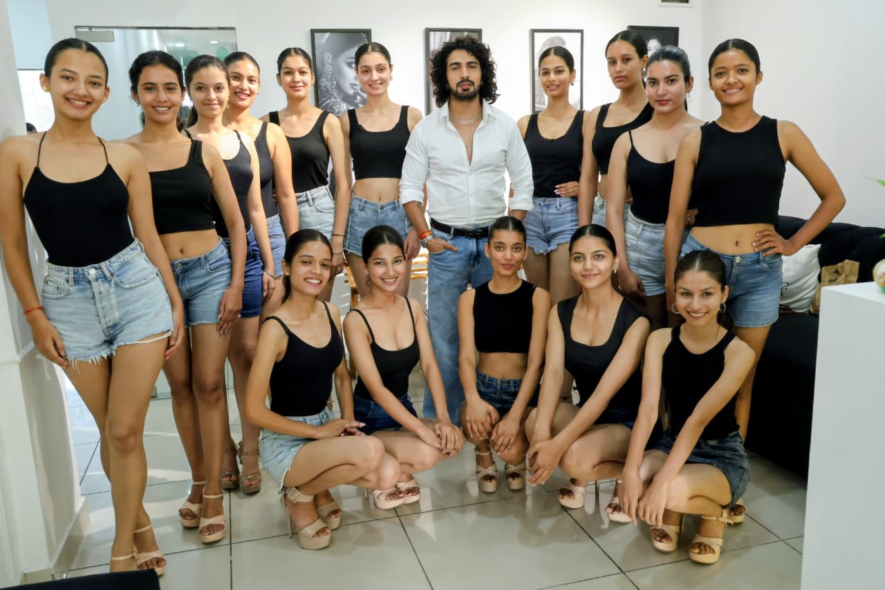 मिस रेडिएंट स्किन में प्रतिभागियों ने बिखेरा प्राकृतिक सौंदर्य और आत्मविश्वास