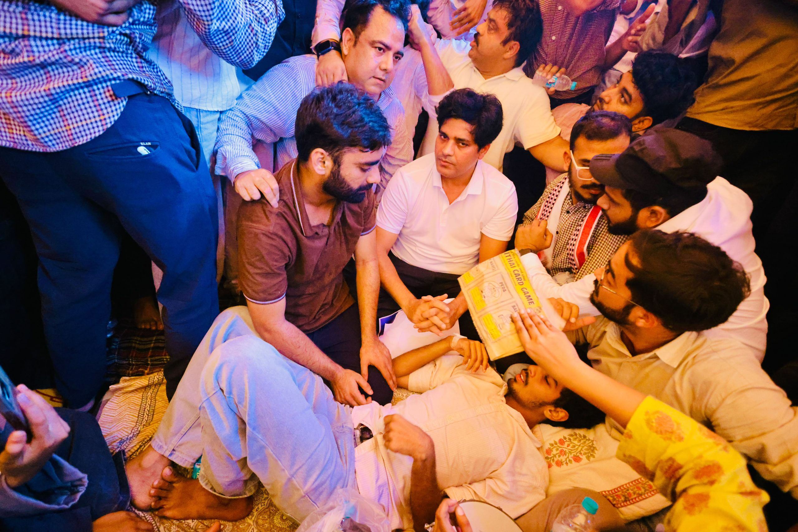 जामिया में छात्र संघ बहाली की मांग को लेकर भूख हड़ताल पर बैठे छात्रों से मिले इमरान प्रतापगढ़ी